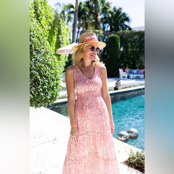 Elegant Pink and White Patterned Maxi Dress - Picture 2 of 11